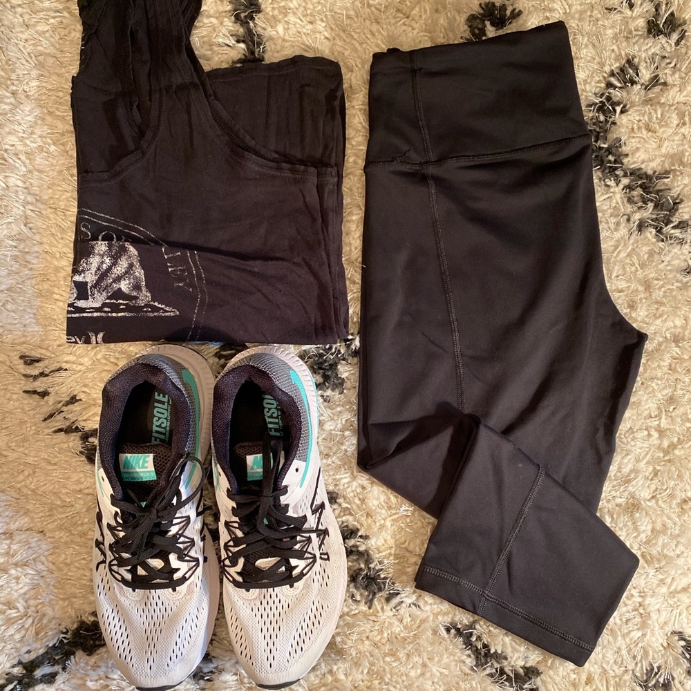 Victoria’s Secret VSX Crop Leggings